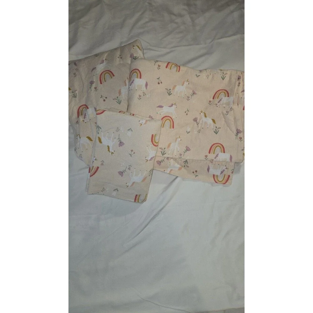 Pillowfort Twin Unicorn Kids' Bedding Set with Fitted, Flat Sheets & Pillowcase